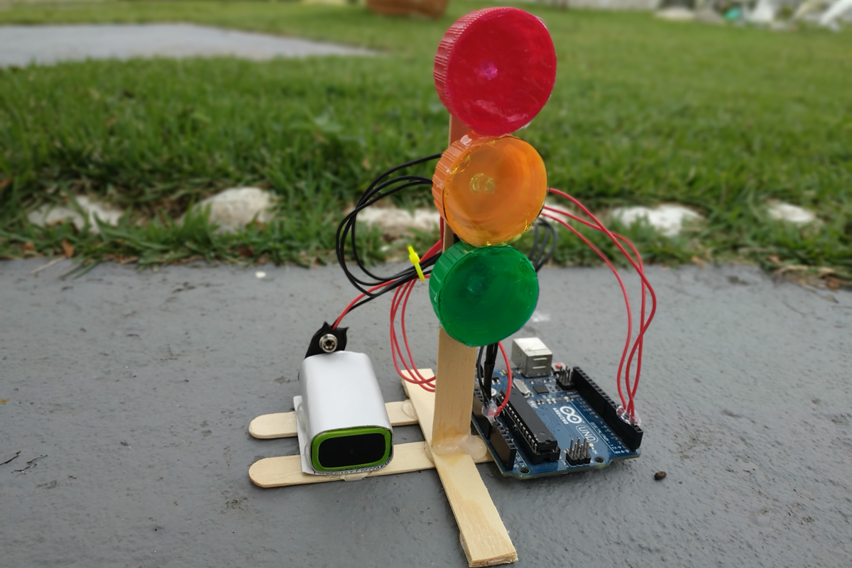 Cultura Digital - Como fazer um robô de sucatas, com materiais simples